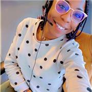 Professeur de comptabilité donne des cours aux étudiants ou personnes souhaitant acquérir des compétences en comptabilité